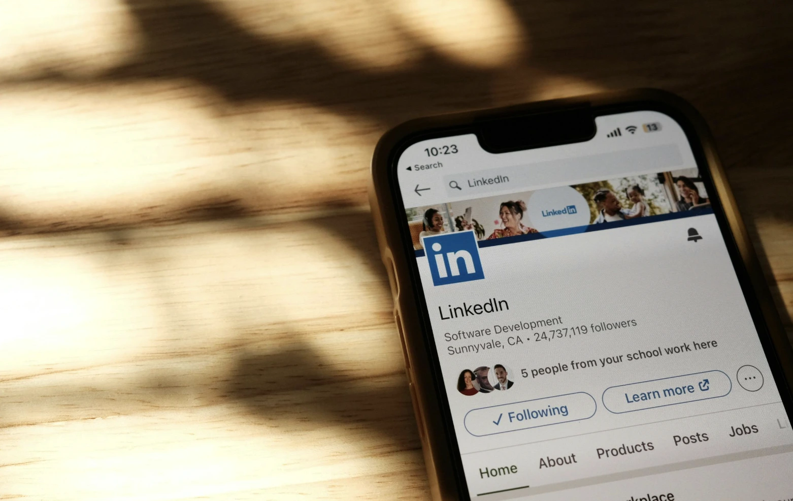 LinkedIn utilizza i dati degli utenti per addestrare i modelli di AI senza un chiaro consenso