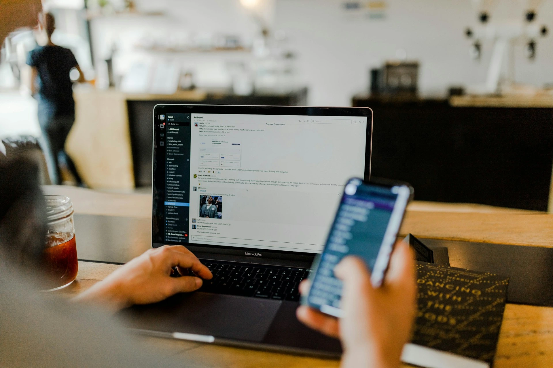 Slack annuncia diverse nuove funzionalità AI, tra cui agenti AI di terze parti