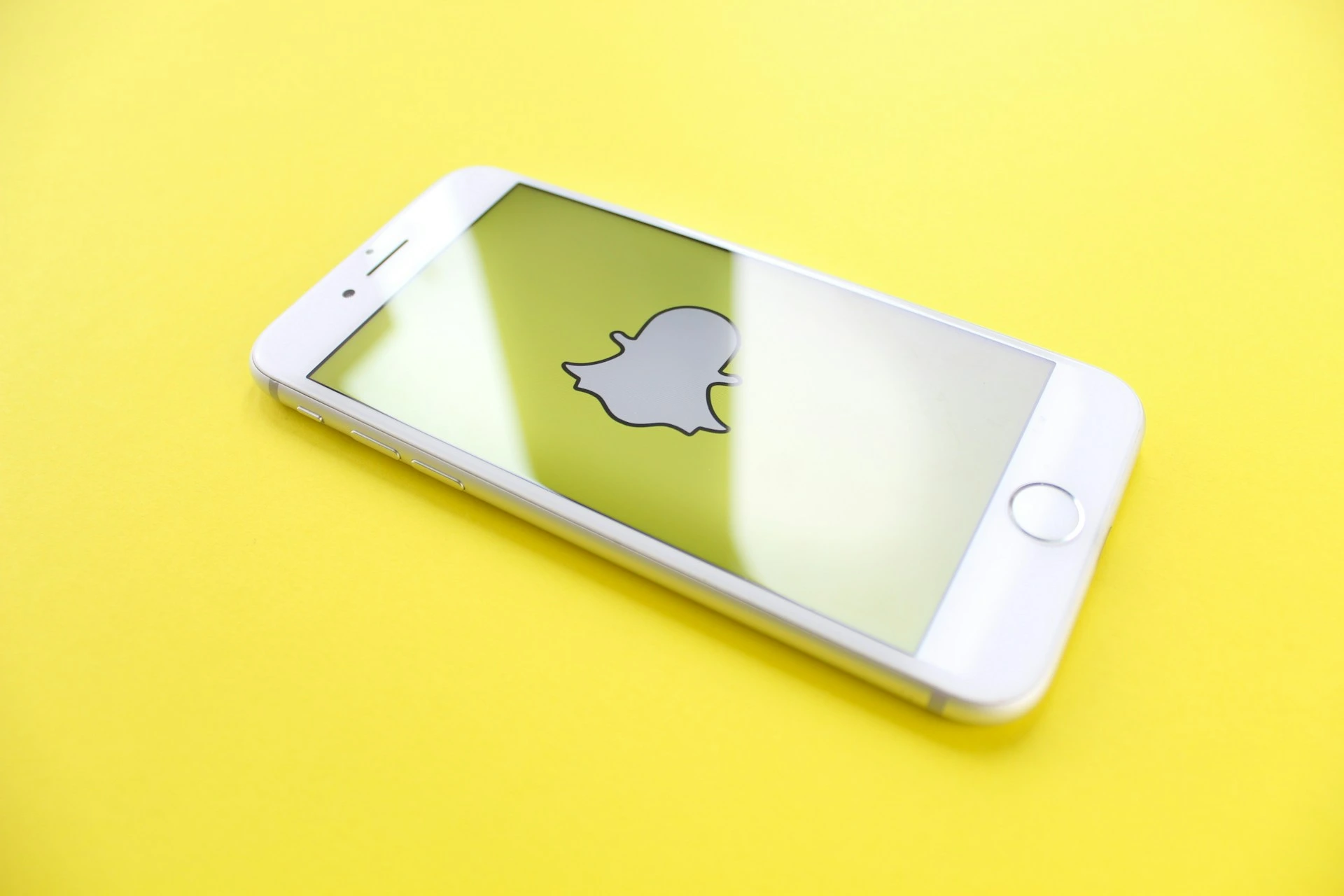 Snap Annuncia Grandi Cambiamenti a Snapchat e Nuovi Occhiali AR