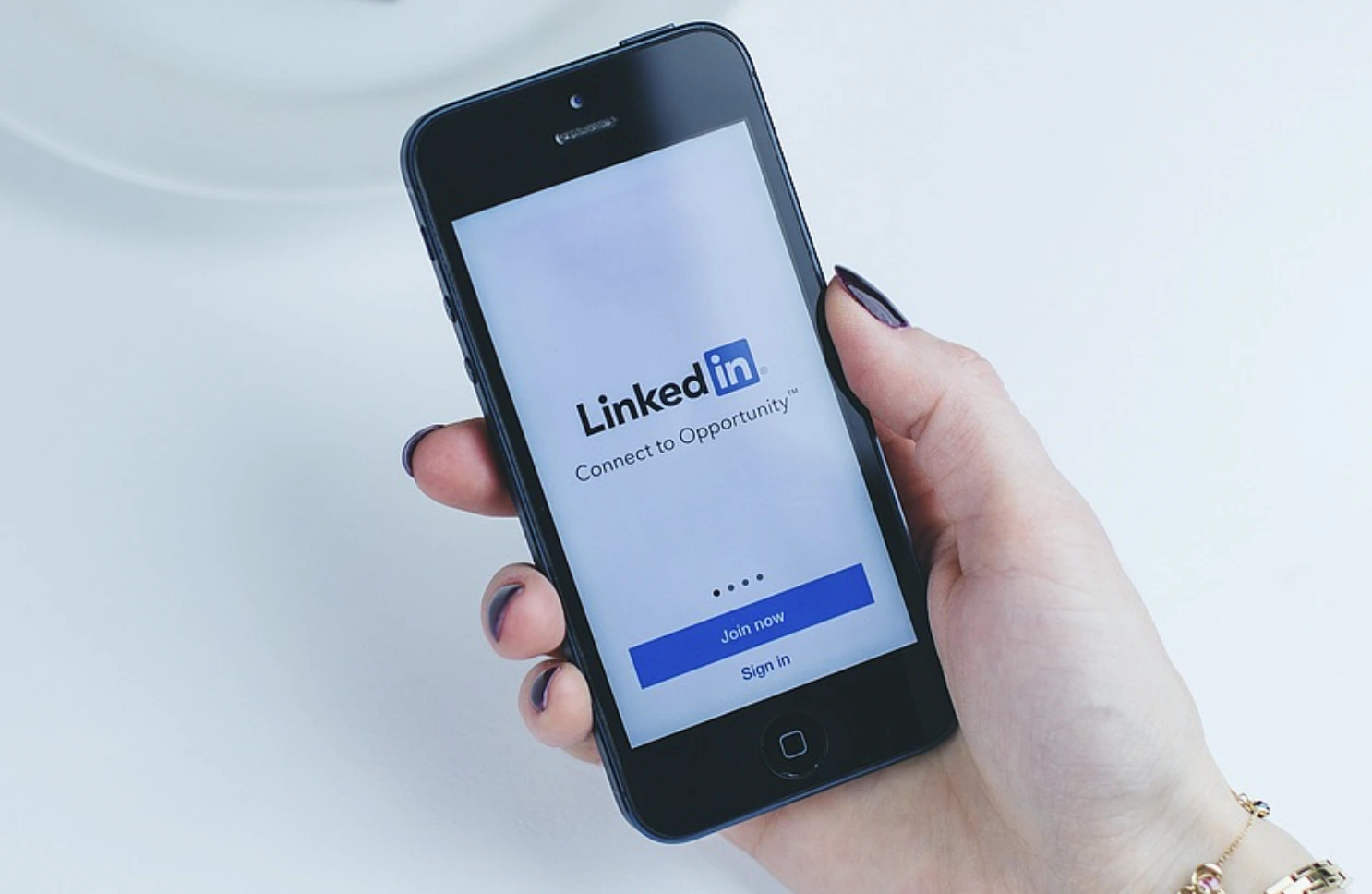 DPC Multa LinkedIn €310M per Pratiche Illegali di Dati