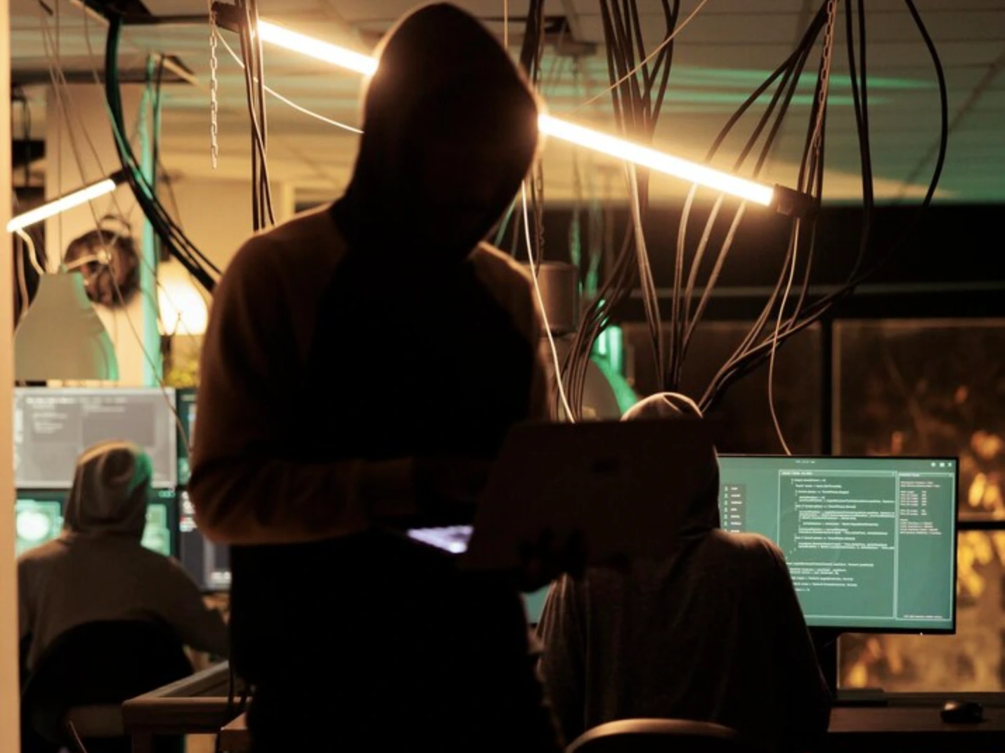 Scandalo di Hacking Italiano: Quattro Arrestati, Sessanta sotto Inchiesta