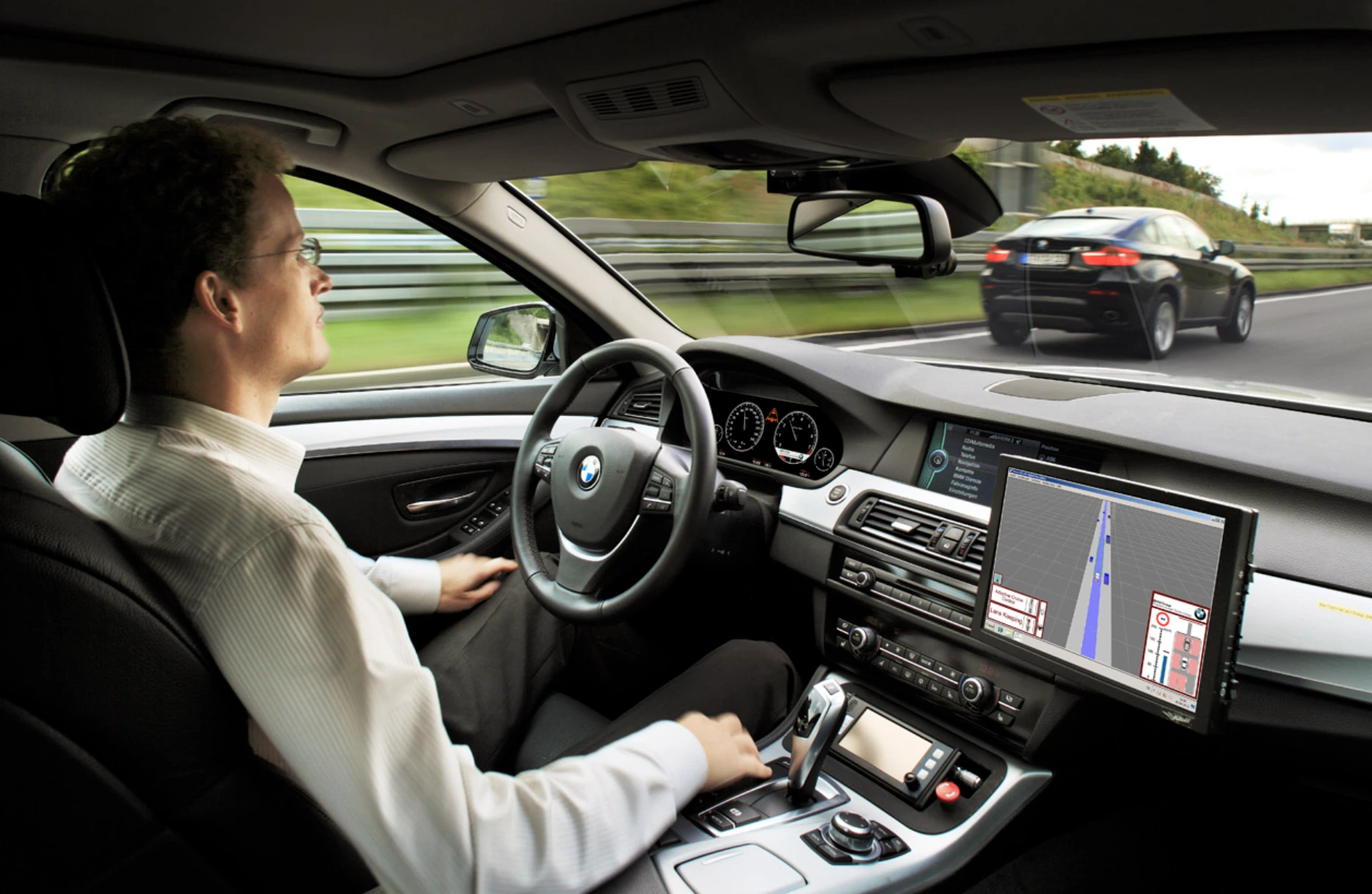 Auto Epilettiche? Come le Luci di Emergenza Confondono i Sistemi di Guida Automatica