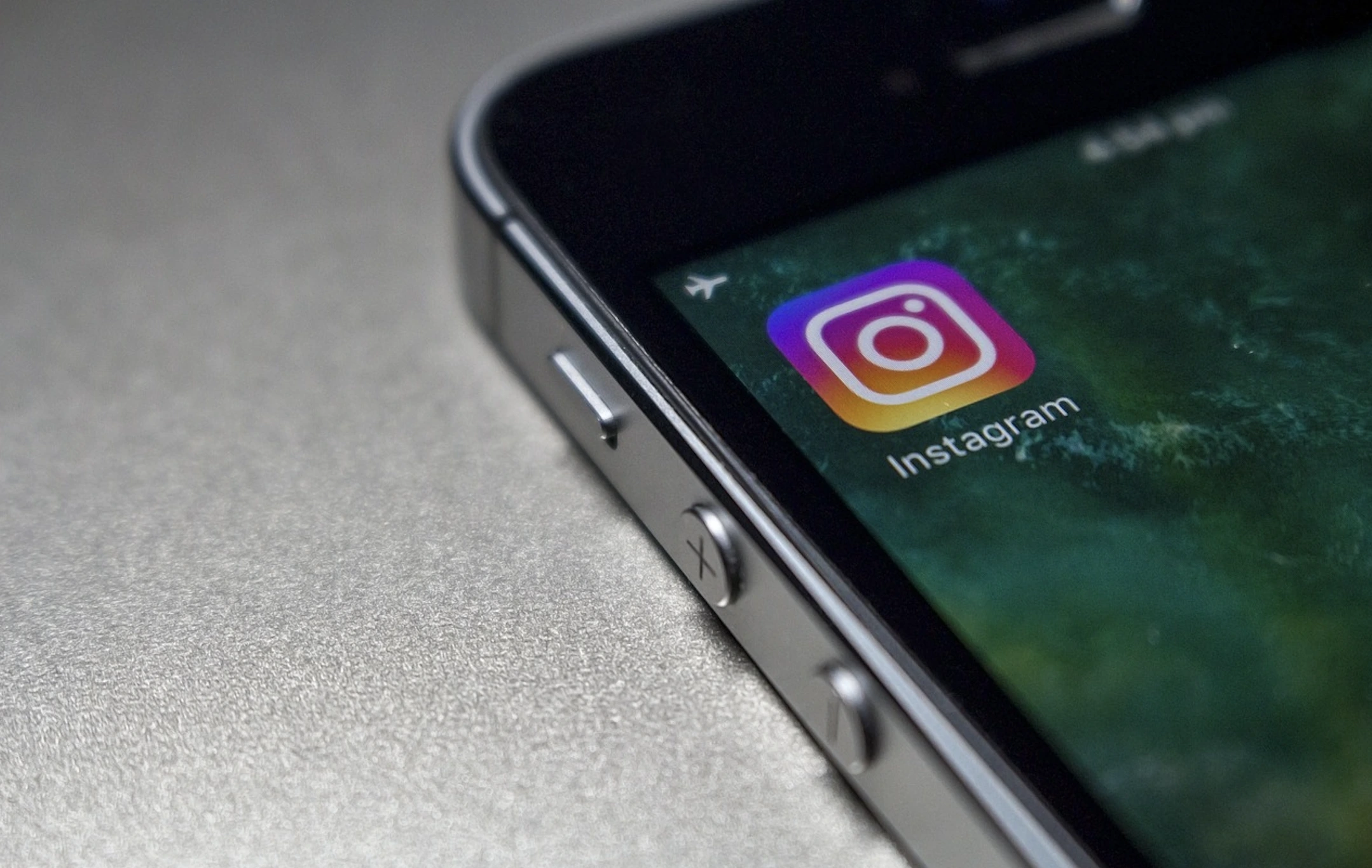 Instagram Testa Funzione per Evidenziare i Contenuti Persi degli Amici