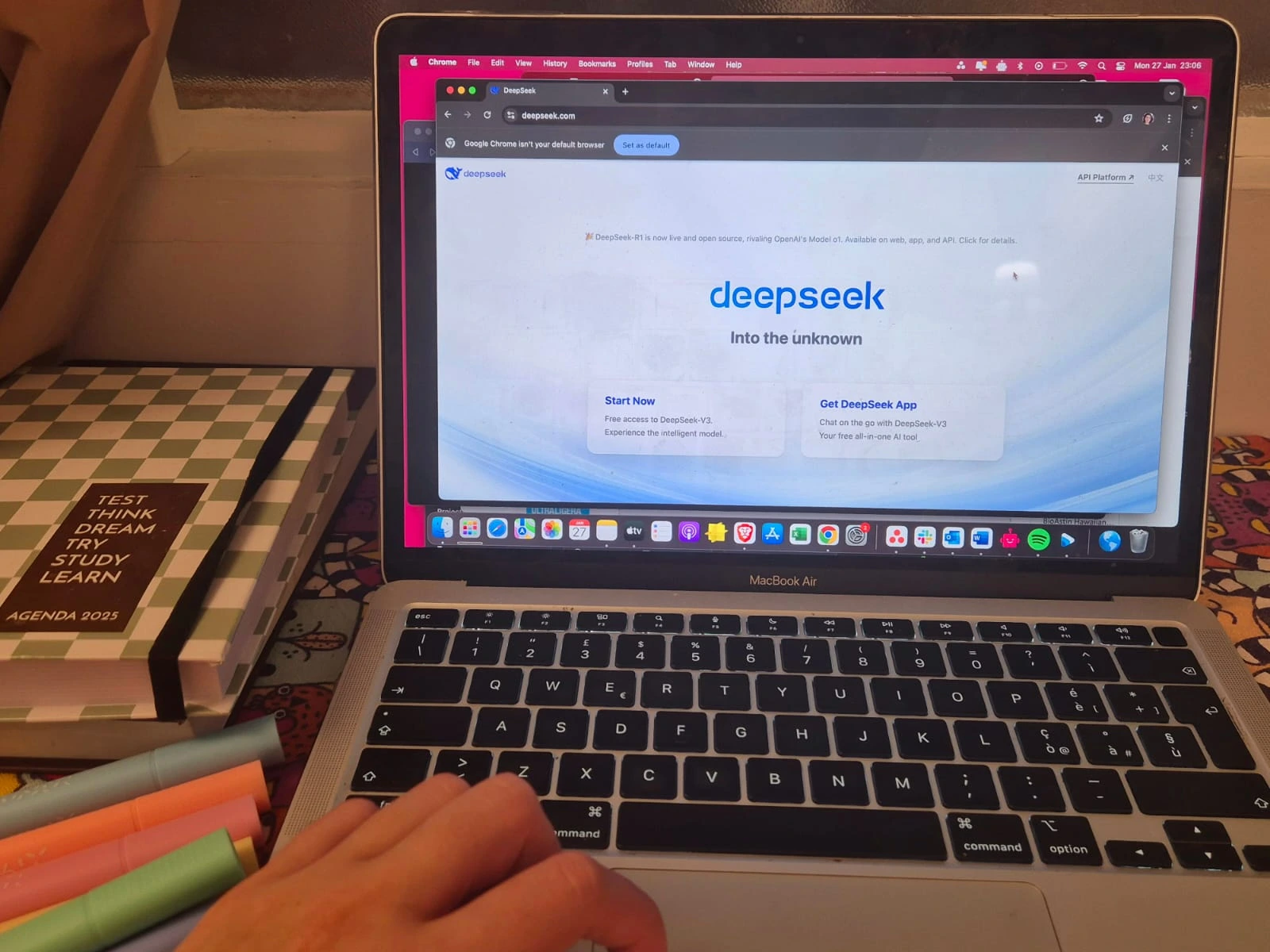 DeepSeek Limita le Registrazioni a Seguito di Attacchi Informatici