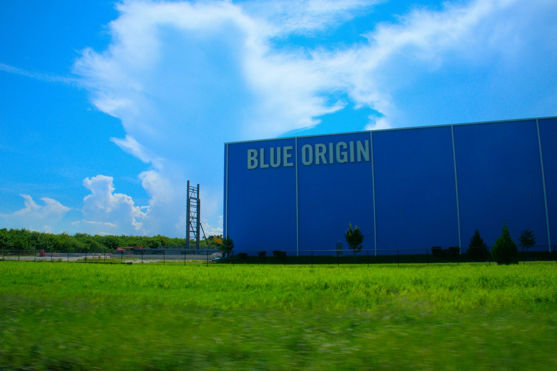 Blue Origin Lancia con Successo il Razzo New Shepard per l’Esperimento sulla Gravità Lunare