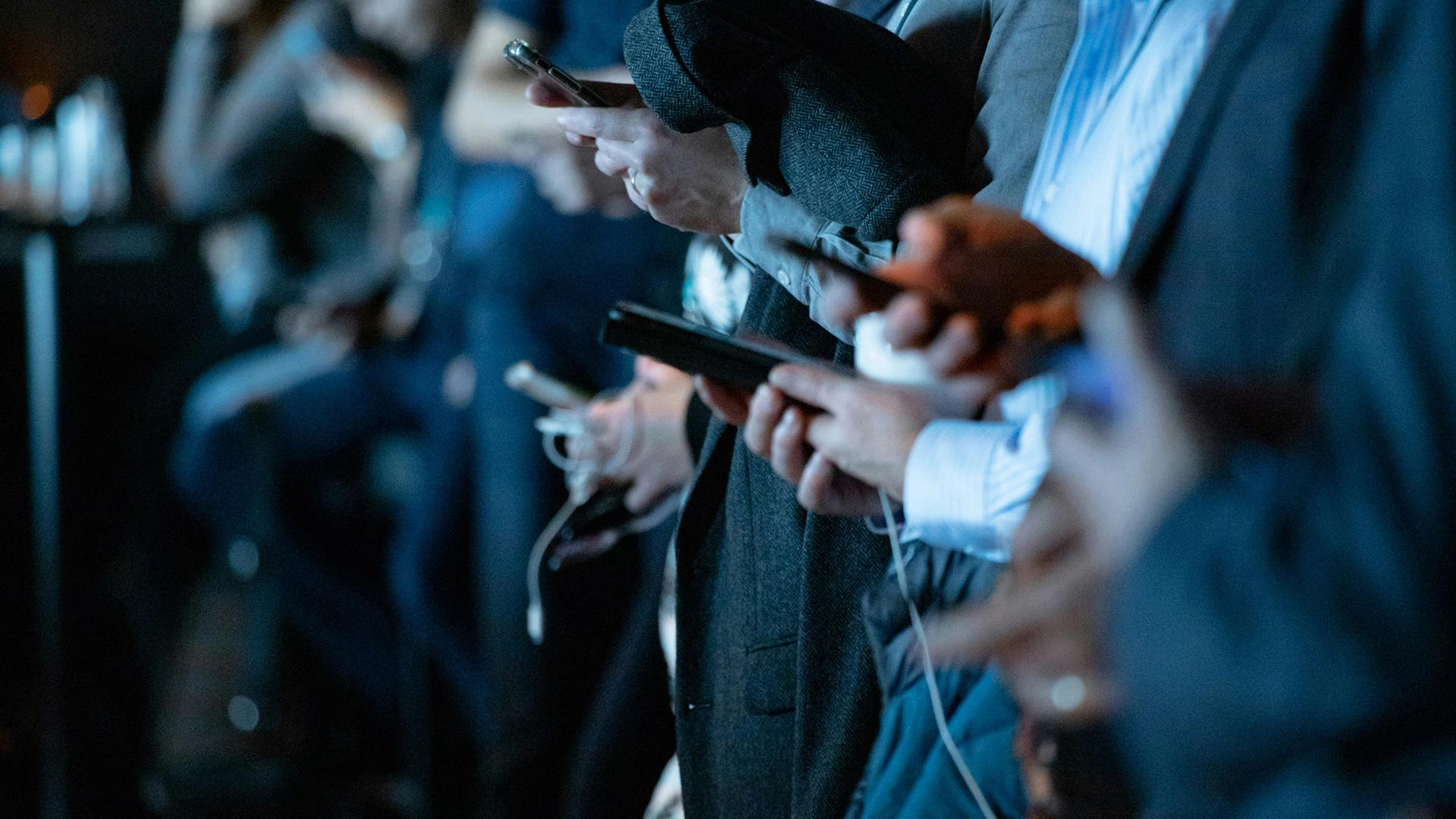 Lo Studio Avverte che l&rsquo;IA Potrebbe Potenziare la Polarizzazione dei Social Media
